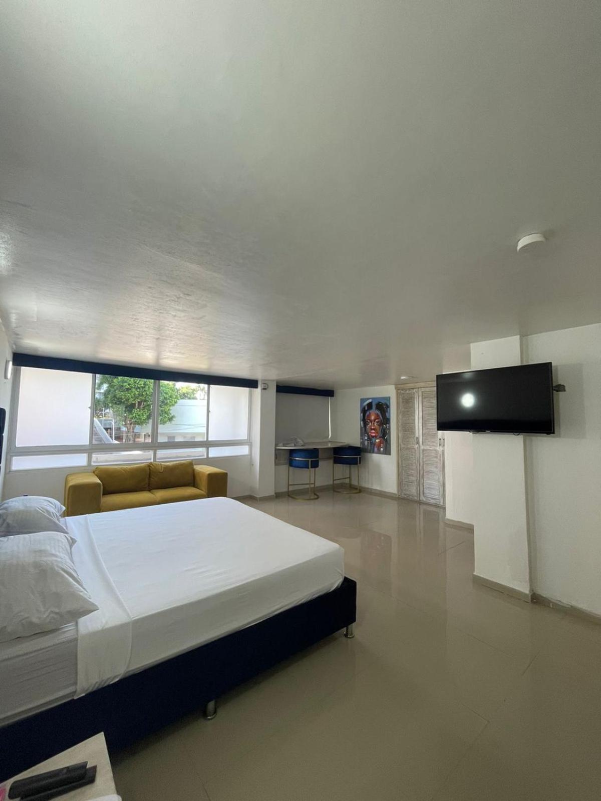 Standard Suite,1614817790:JPEG