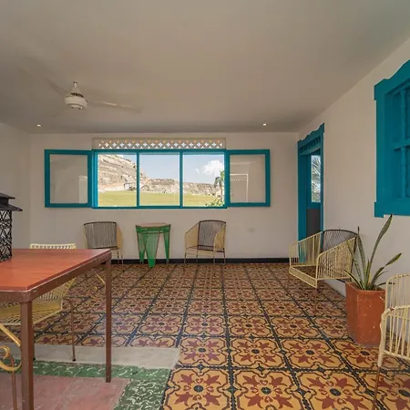 Hostal Barajas House-2