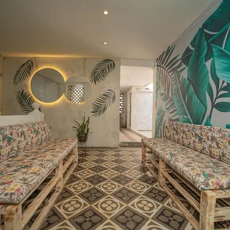 Hostal Barajas House-3